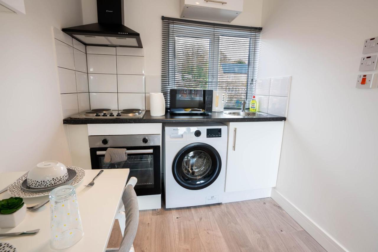No 02 Studio Flat Available Near Aylesbury Town Station Esterno foto